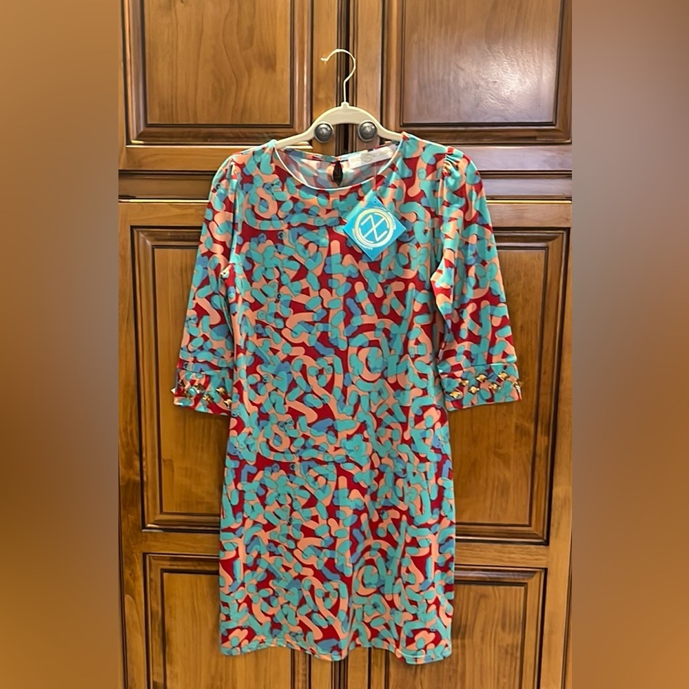 NWT graffiti design by Tracy Negoshian size 8/M polyester, 32” total length.